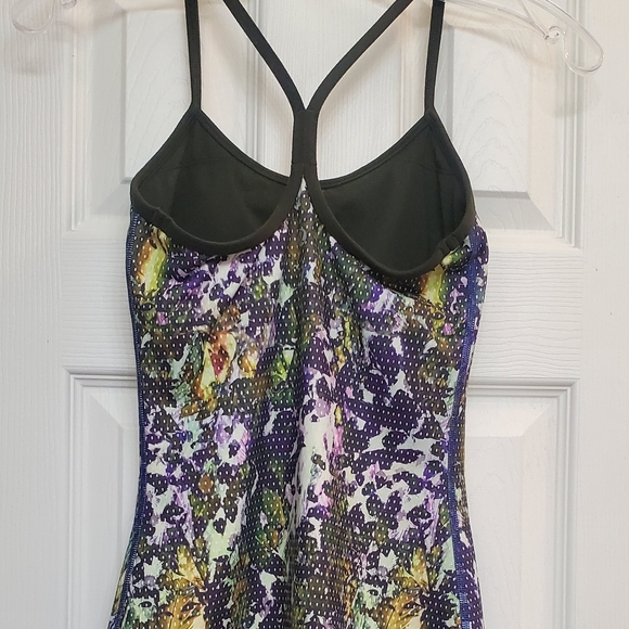 EUC Lululemon Power Y Tank - Picture 8 of 15